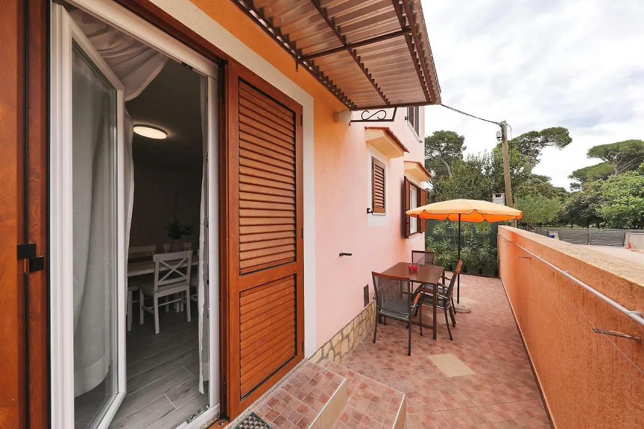 Apartmani Strpic Biograd Na Moru Apartmán